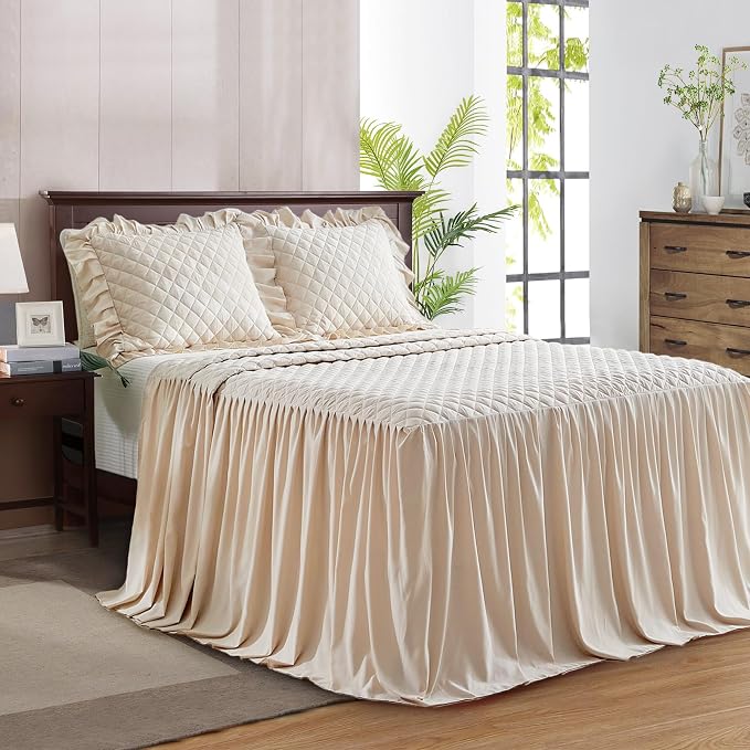 Ruffle Skirt Bedspread Set by Uozzi+Bedding