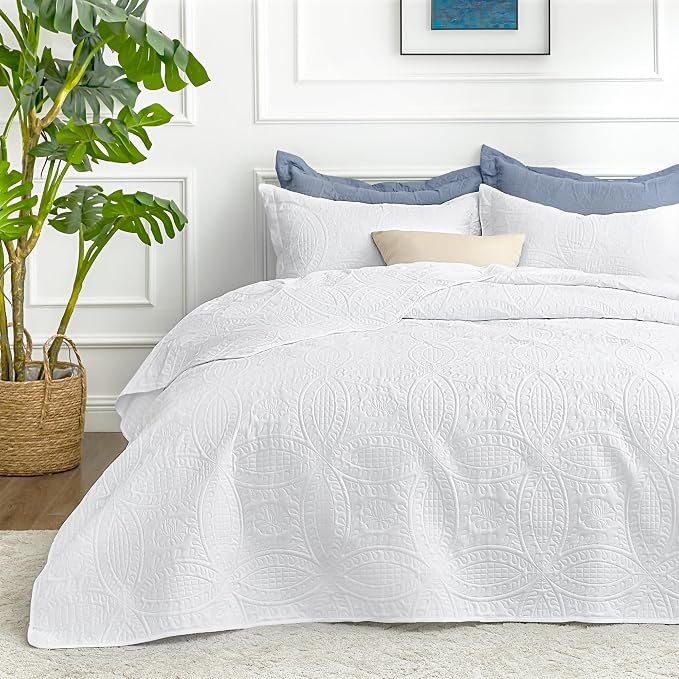 Love's cabin Oversized King Size Quilt Bedding Set White Bedspreads by Lovescabin