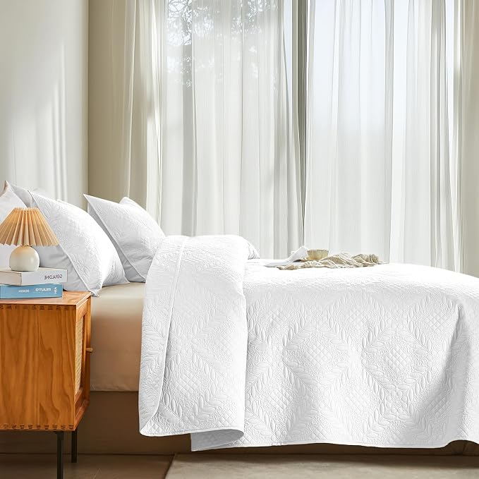 FLYMME Twin Quilt Bedding Set, Lightweight White Bedspreads, Vintage Olive Leaf - Image 3