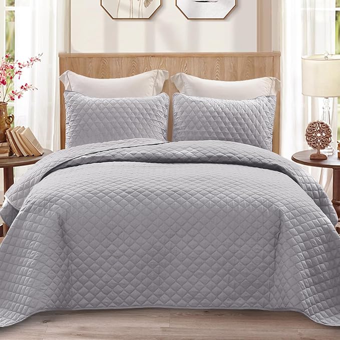 Exclusivo Mezcla Reversible King Size Quilt Bedding Set, Light Grey | by ExclusivoMezcla