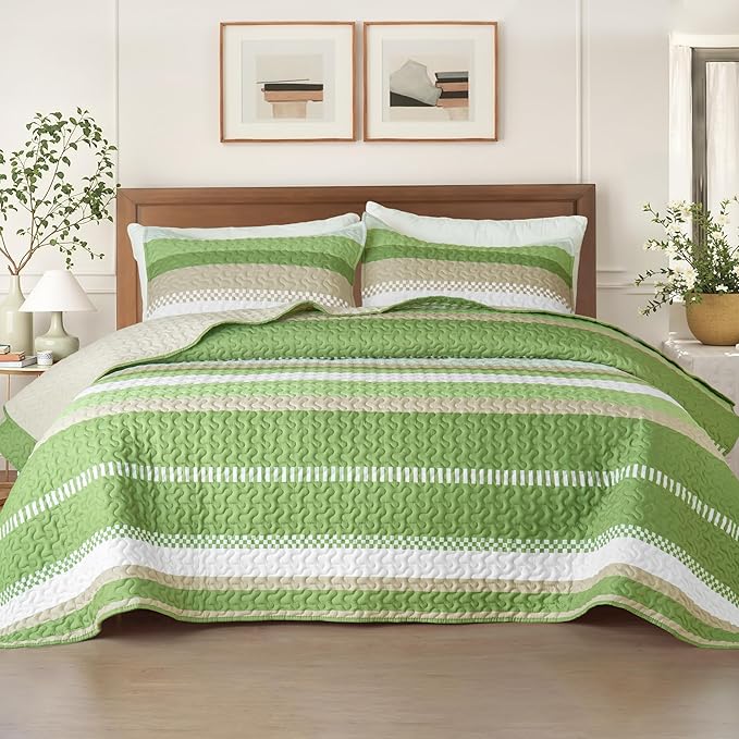 Whale Flotilla Reversible Green Print Quilts Queen Size by WHALEFLOTILLA