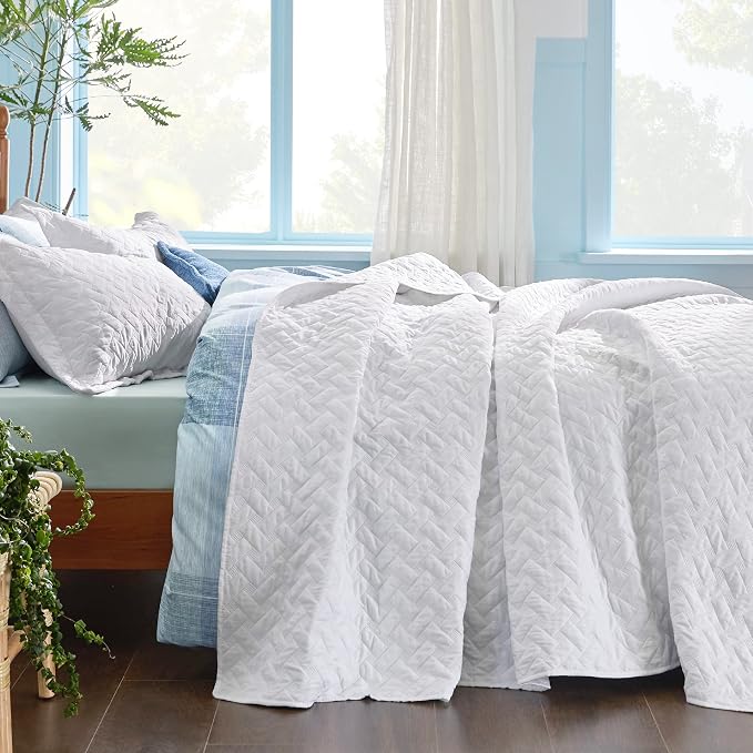 Bedsure Oversized King Quilt, Lightweight Comforter Set, Basket Weave, - Image 4
