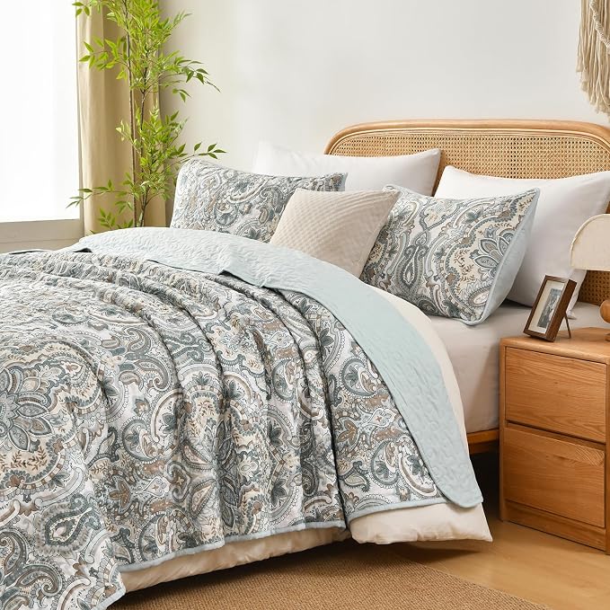 Grand Linen 3 Piece Oversized Lightweight All-Season Paisley Design Quilt Set by Grand+Linen
