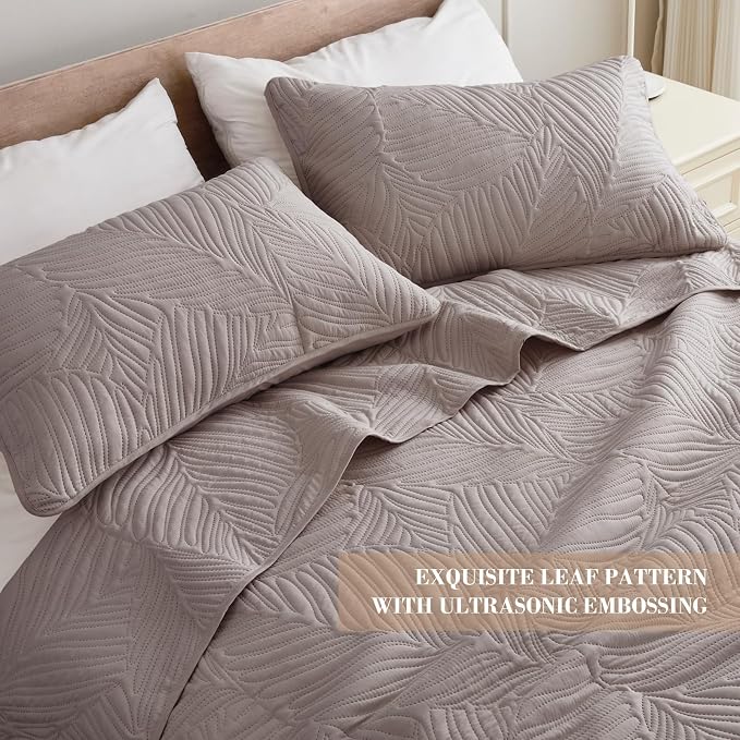 Exclusivo Mezcla 3-Piece Queen Quilt Bedding Set, Soft Microfiber Bedspread | - Image 3