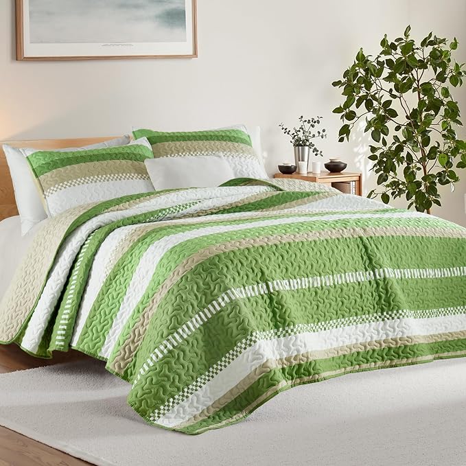 Whale Flotilla Reversible Green Print Quilt Twin Size - Image 2