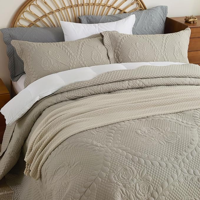 EVENHUG Oversized King Bedspreads California King Quilt Set - Image 4