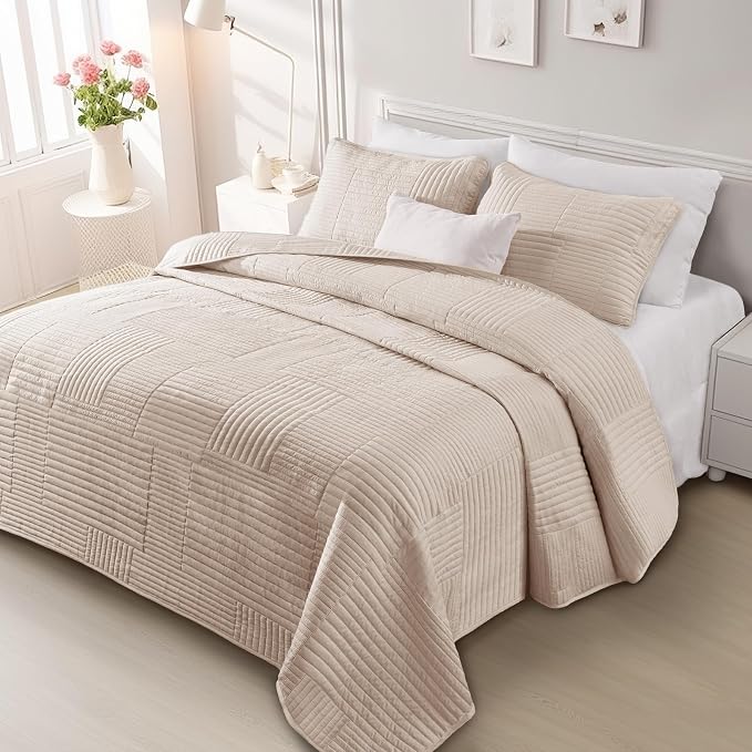 Whale Flotilla Ultra Soft Cal King Quilt Bedding Set, Lightweight by WHALEFLOTILLA