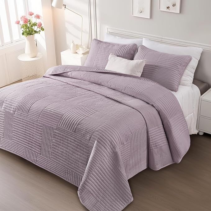 Whale Flotilla Ultra Soft Twin Quilt Bedding Set, Lightweight by WHALEFLOTILLA