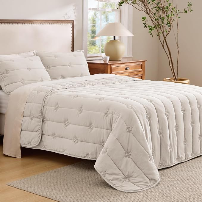 Bedsure Lightweight Queen Comforter Set – Beige Prewashed Soft Bedding by Unknown
