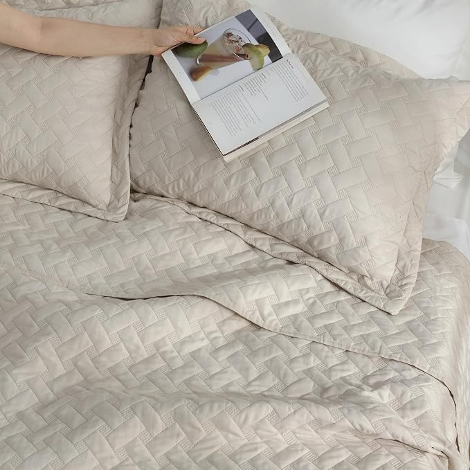 Bedsure Twin Size Quilt, Lightweight Comforter Set, Light Beige Bedspread | - Image 8