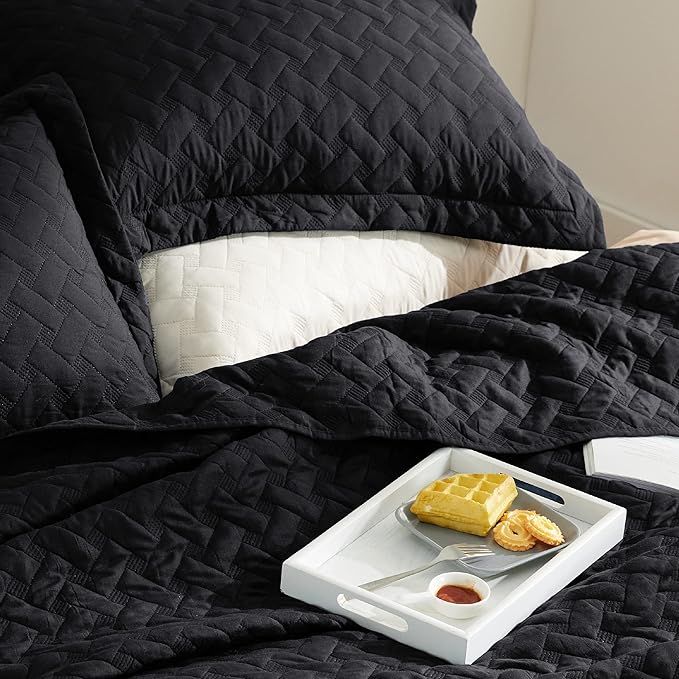 Bedsure King Size Quilt, Lightweight Comforter Set, Basket Weave, All-Season - Image 3