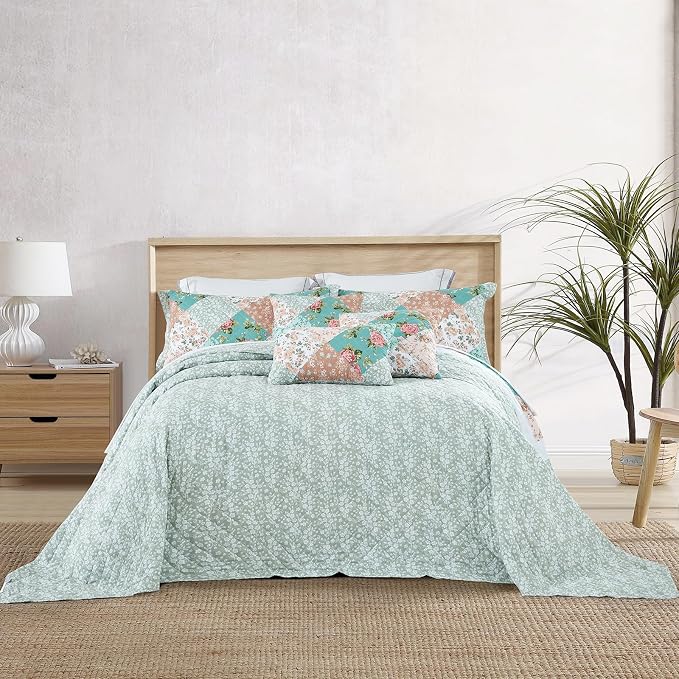 DaisyHuang Oversized King Bedspread, Farmhouse Patchwork Floral Quilt Bedding - Image 3