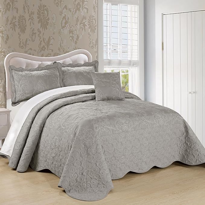Home Soft Things Damask 4 Piece Bedspread Set, Scalloped Edge Reversible by HomeSoftThings