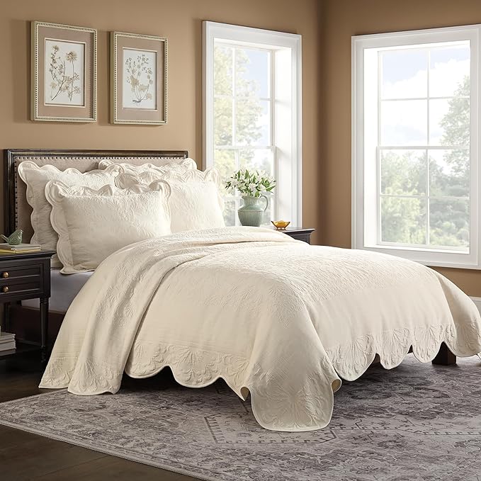 Charleston Estate Modern Farmhouse Floral Matelasse Bedspread - Image 2