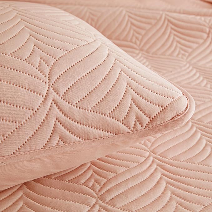 Whale Flotilla Soft Cal King Quilt Bedding Set, Lightweight Bedspreads | Blush - Image 8