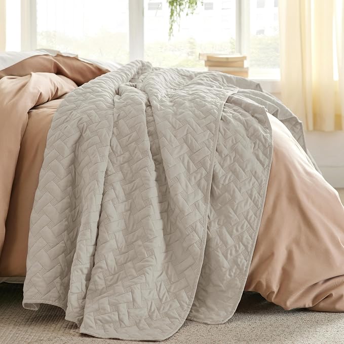 Bedsure Twin Size Quilt, Lightweight Comforter Set, Light Beige Bedspread | - Image 4