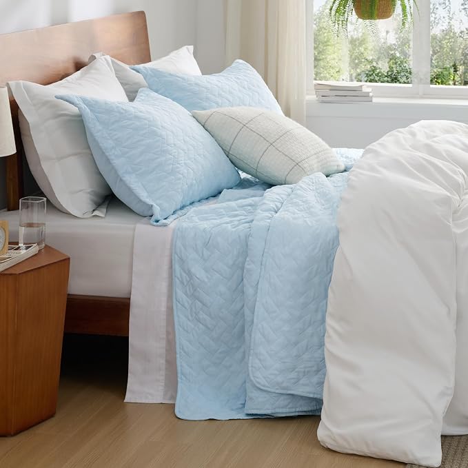 Bedsure Twin Size Quilt, Lightweight Comforter Set, Sky Blue Bedspread | - Image 6