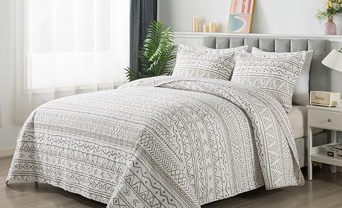 3-Piece King Quilt Set Striped Pattern Microfiber Soft Lightweight Bedding Set - Image 2