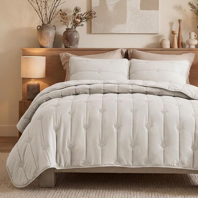 Bedsure Lightweight Queen Comforter Set – Beige Prewashed Soft Bedding - Image 4