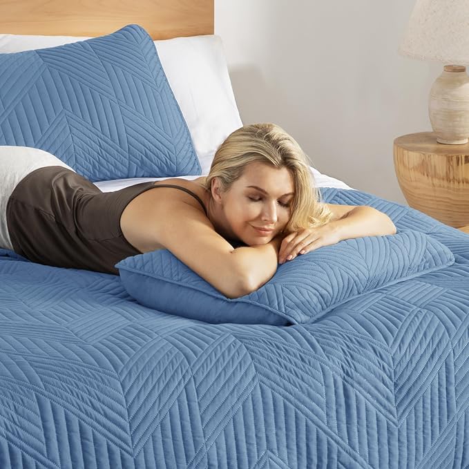 Exclusivo Mezcla California King Quilt Bedding Set, Soft Microfiber, Modern - Image 4