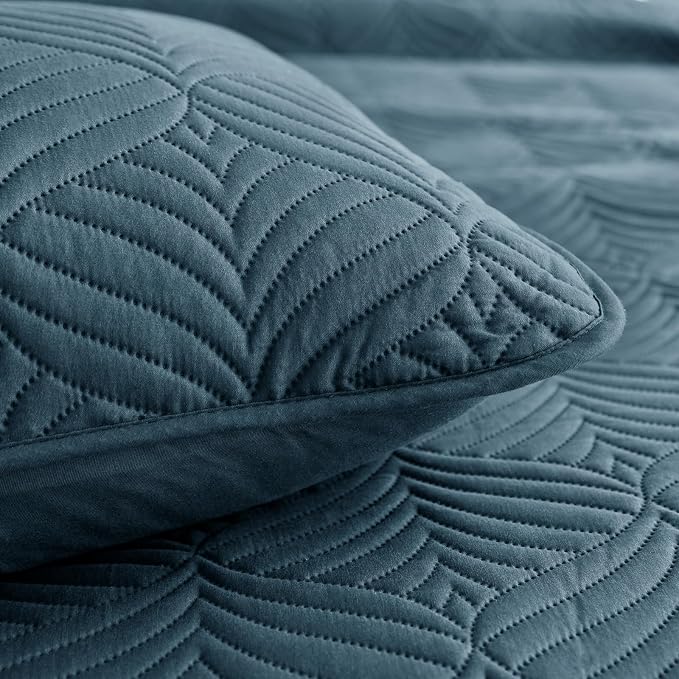 Whale Flotilla Extra Soft Queen Quilt Bedding Set, Lightweight Bedspreads | - Image 8