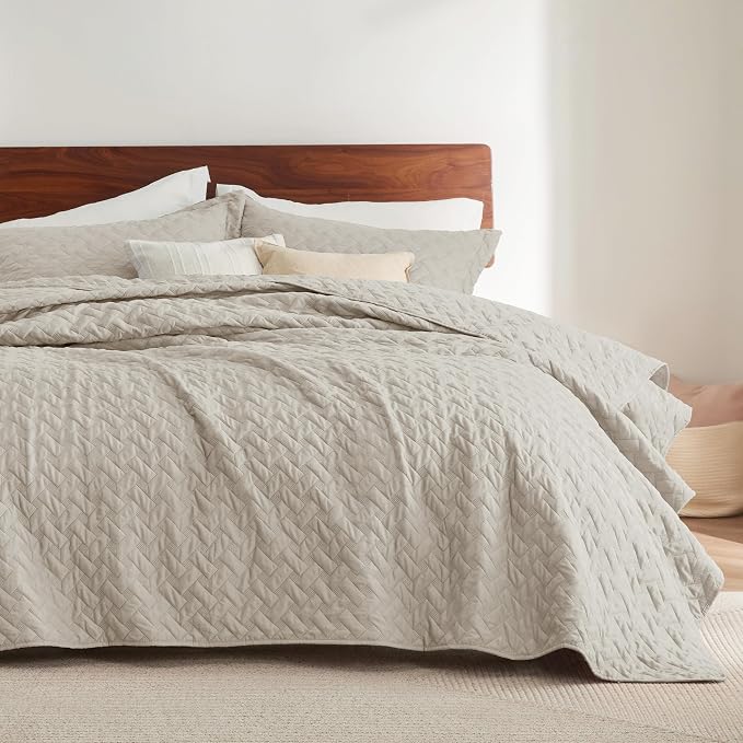 Bedsure King Size Quilt, Lightweight Comforter Set, Light Beige Bedspread | by Unknown
