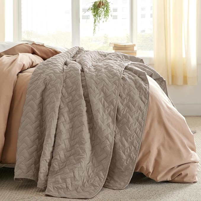 Bedsure Twin Size Quilt, Lightweight Comforter Set, Taupe Bedspread Twin XL | - Image 6