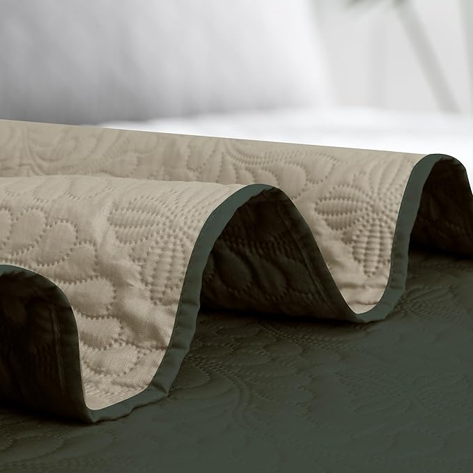 Easy-Going King Size Reversible Quilt Set with 1 Quilt and 2 Pillow Shams, Soft Bed Quilt Cover, Water Resistant Lightweight Microfiber Bedspread, Stain Resistant, Olive Leaf-Army Green/Beige