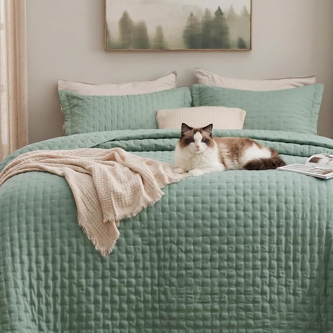 Bedsure King Size Quilt Bedspread, Lightweight Comforter, Sage Green Coverlet - Image 6