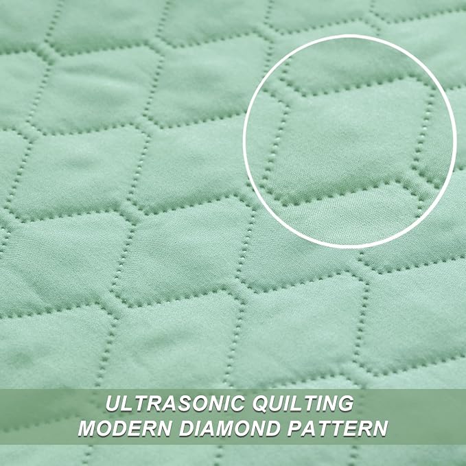 Exclusivo Mezcla Reversible King Size Quilt Bedding Set, Light Green | - Image 4