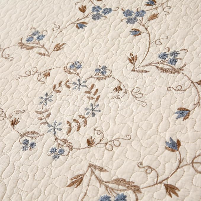Quilt Set Blue Floral 3D Embroidery Pattern 3 PCS 100% Cotton Reversible - Image 3