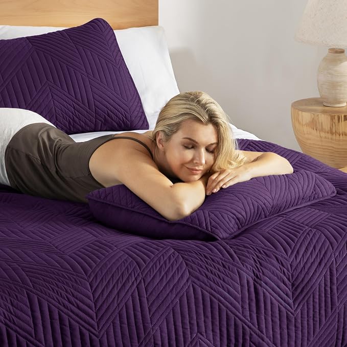 Exclusivo Mezcla Ultrasonic Twin Quilt Bedding Set, Deep Purple | Lightweight - Image 4