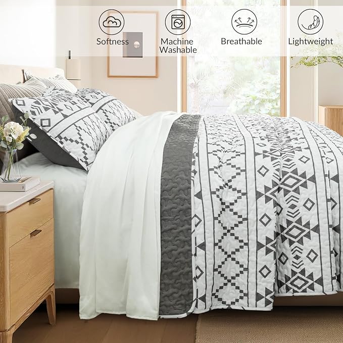 Whale Flotilla Reversible White Print Quilt King Size - Image 3