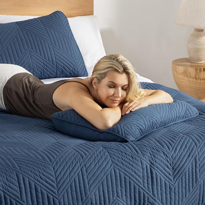 Exclusivo Mezcla California King Quilt Bedding Set, Soft Microfiber, Modern - Image 4