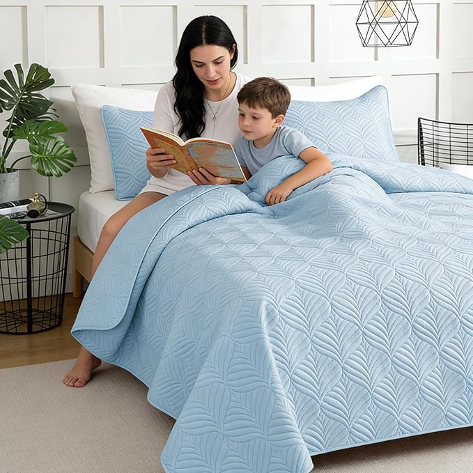 Whale Flotilla Extra Soft Queen Quilt Bedding Set, Lightweight Bedspreads | - Image 3