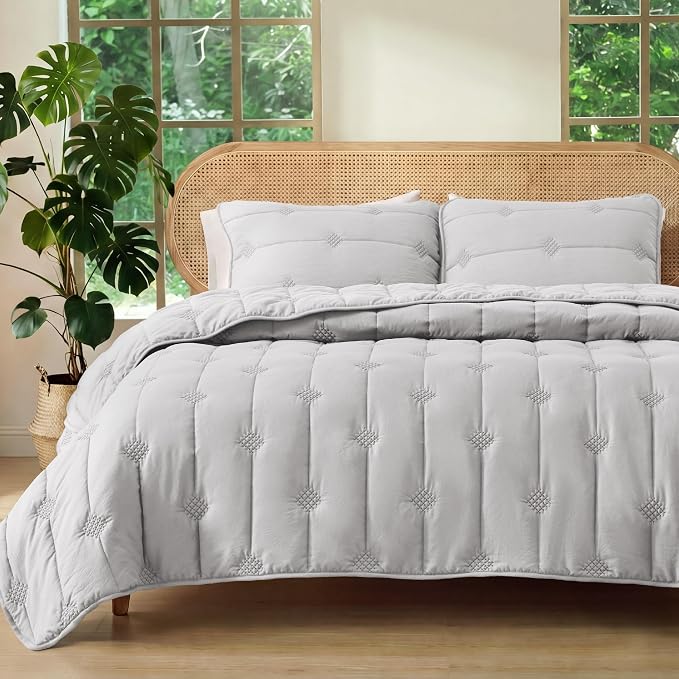 Bedsure Lightweight Comforter Queen Size – Extra Soft & Breathable Quilt Set by Unknown
