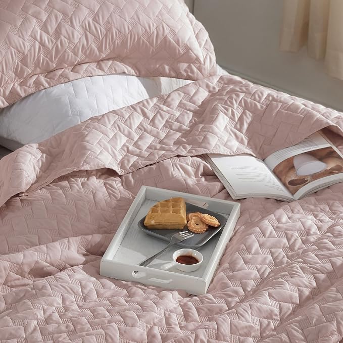 Bedsure Quilts Queen Size, Lightweight Comforter Set, Dusty Rose Bedspread | - Image 3