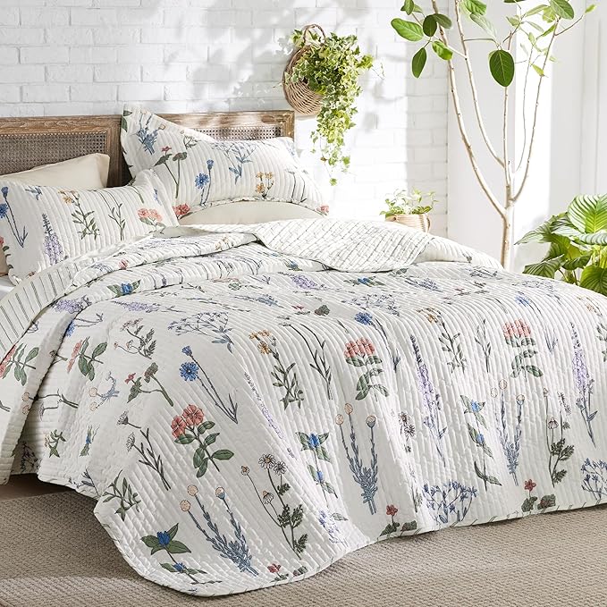Bedsure Floral Quilts King Size, Reversible White Floral Comforter Bedding | by Unknown