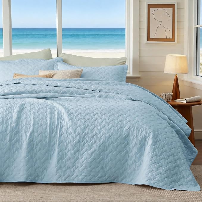 Bedsure Twin Size Quilt, Lightweight Comforter Set, Sky Blue Bedspread | by Unknown