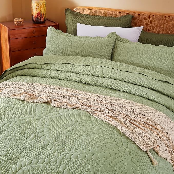 EVENHUG Oversized King Bedspreads California King Quilt Set - Image 6
