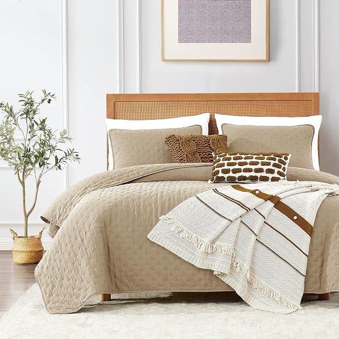 ROARINGWILD Beige Cloud King Size Quilt Bedding Sets by ROARINGWILD