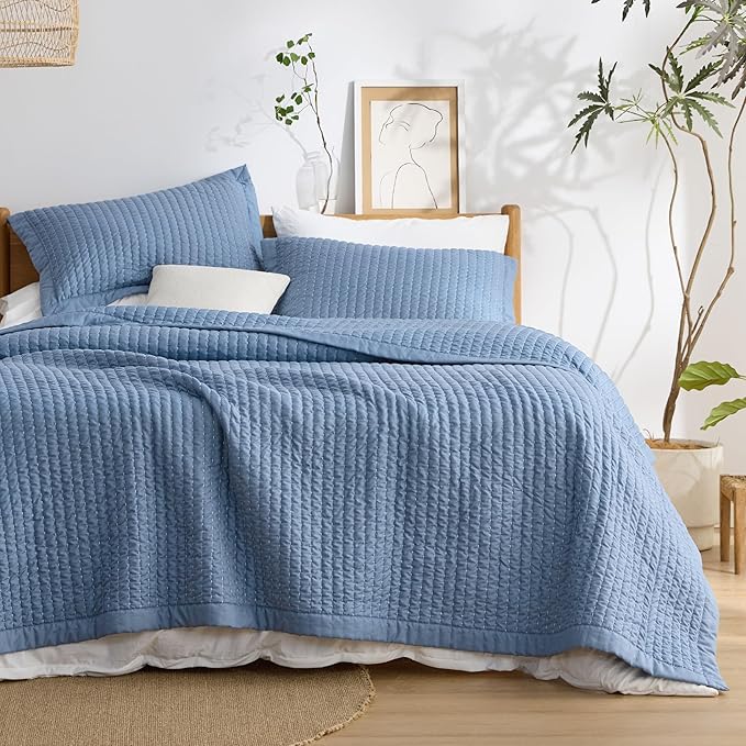 Bedsure Twin Quilt, Lightweight Soft Striped Comforter Bedding Set, All-Season by Unknown