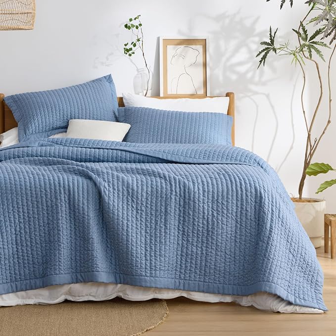 Bedsure Quilts Queen Size, Lightweight Striped Thin Comforter, Ultra Soft by Unknown