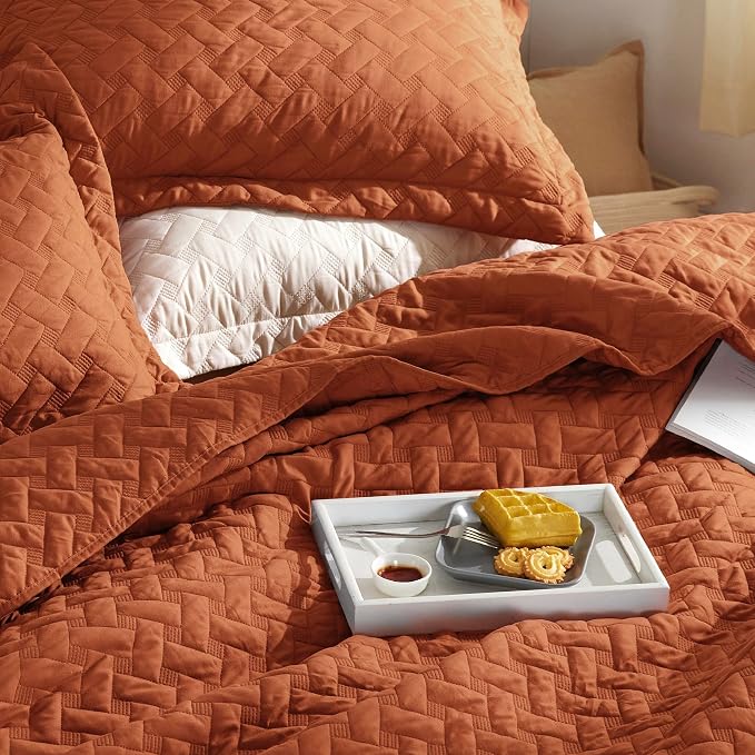 Bedsure King Size Quilt, Lightweight Comforter Set, Basket Weave, All-Season - Image 3