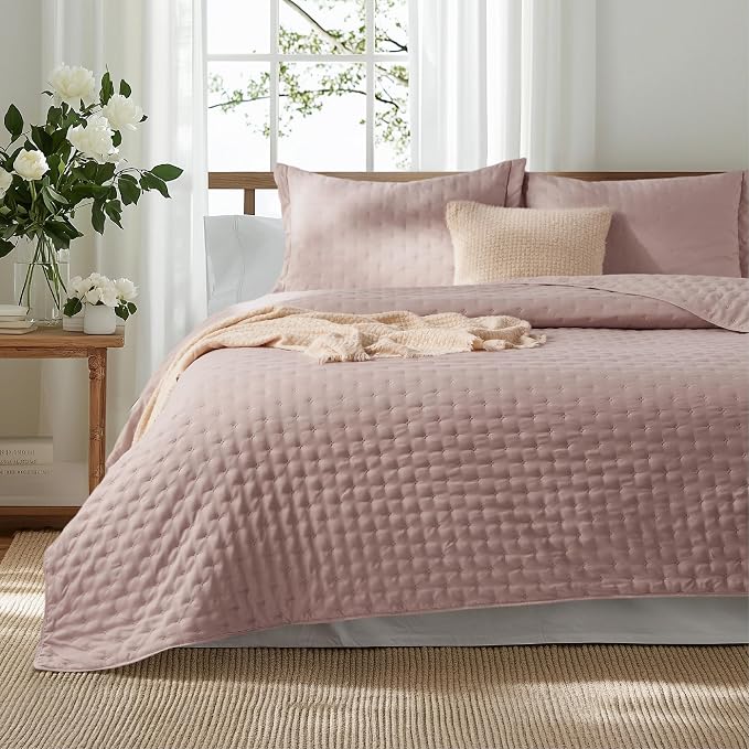 Bedsure Quilts Queen Size Bedspread, Thin Comforter, Dusty Rose Coverlet | by Unknown