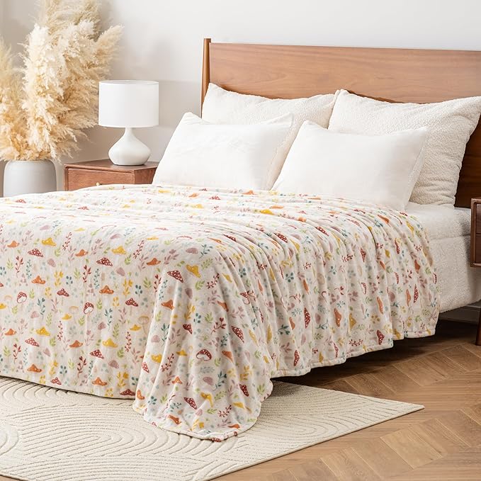 Luxury Printed Fleece Warm Blanket, Soft Lightweight Velvety Plush Throw for Couch and Bed, Cozy Comfy for All Seasons(Cream Various Mushrooms, 70×90 Inches)