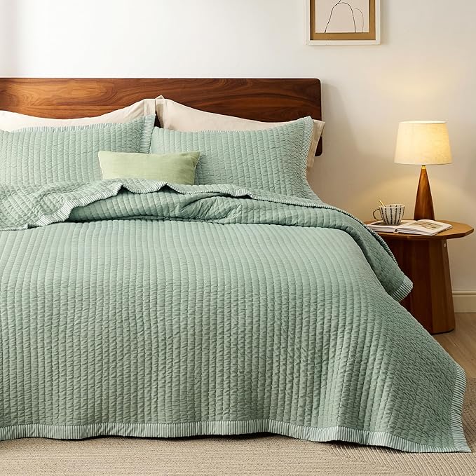 Bedsure Green Quilts Queen Size by Unknown