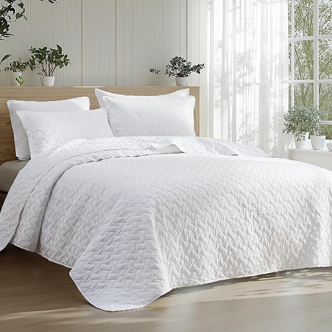 Bedsure Oversized King Quilt, Lightweight Comforter Set, Basket Weave, by Unknown