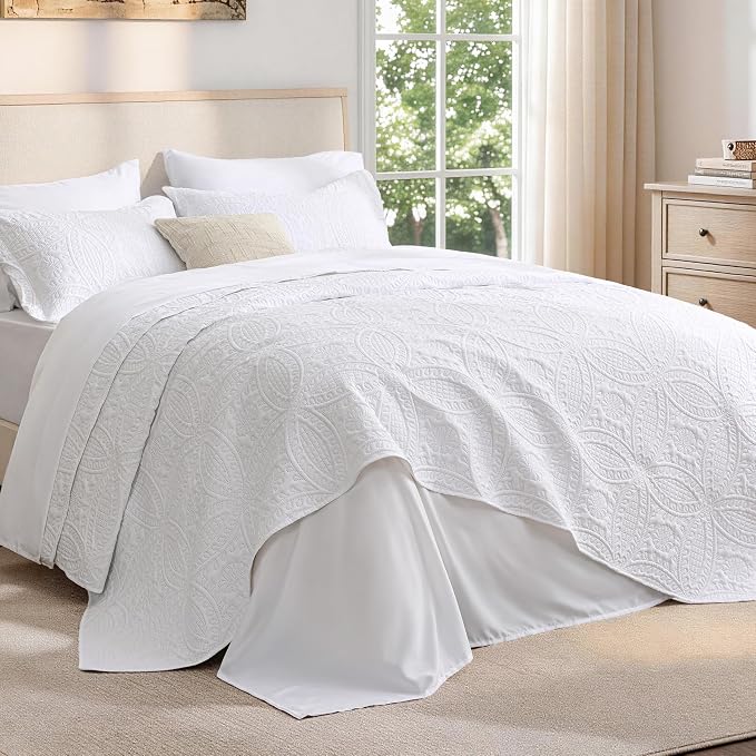 Love's cabin Queen Quilt Set White, Bed in a Bag Queen Size Bedding 7 Pieces by Lovescabin