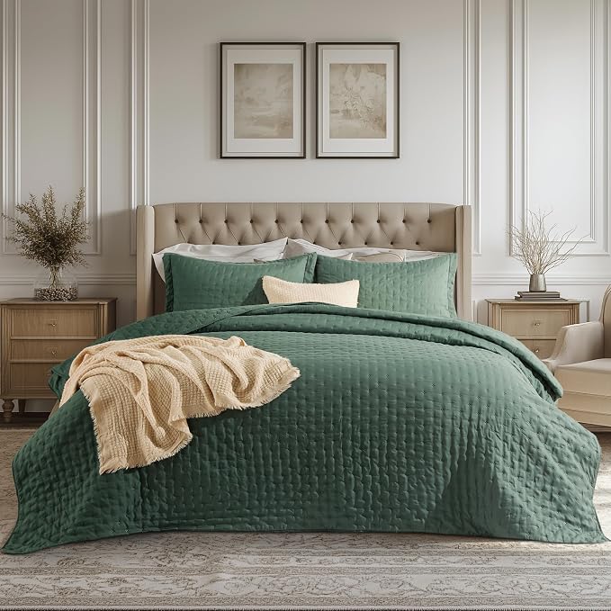 Bedsure King Size Quilt Bedspread, Thin Comforter, Dark Green Coverlet | by Unknown